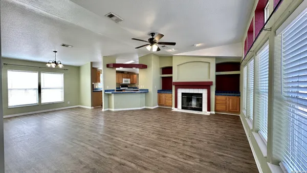 $279,999 | 1545 County Road 665, Devine, TX 78016