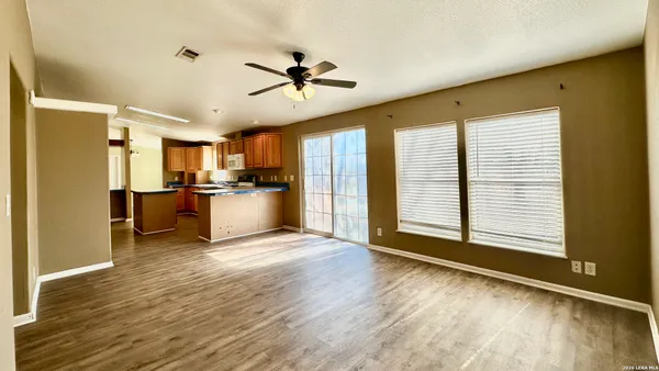 $279,999 | 1545 County Road 665, Devine, TX 78016