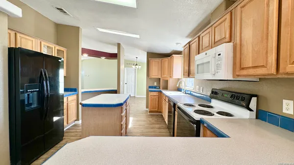 $279,999 | 1545 County Road 665, Devine, TX 78016