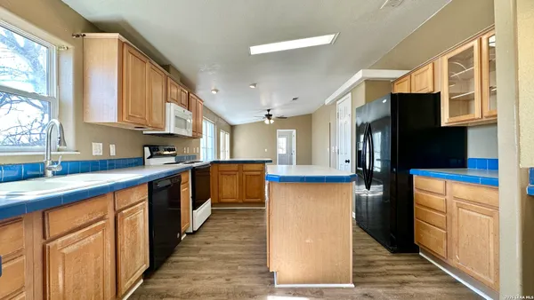 $279,999 | 1545 County Road 665, Devine, TX 78016