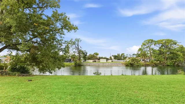 $375,000 | 2165 Lakewood Drive, Nokomis, FL 34275