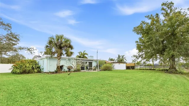 $375,000 | 2165 Lakewood Drive, Nokomis, FL 34275