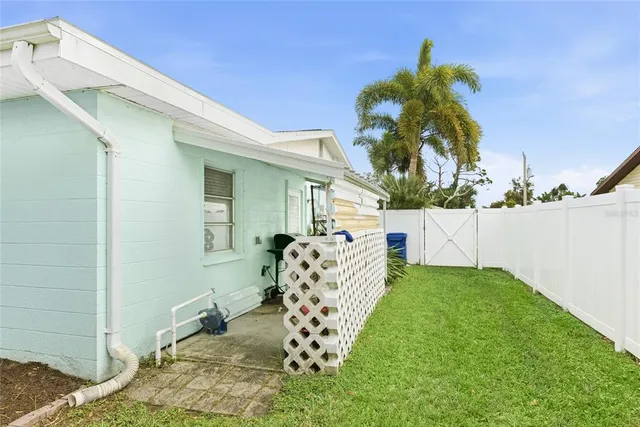 $375,000 | 2165 Lakewood Drive, Nokomis, FL 34275