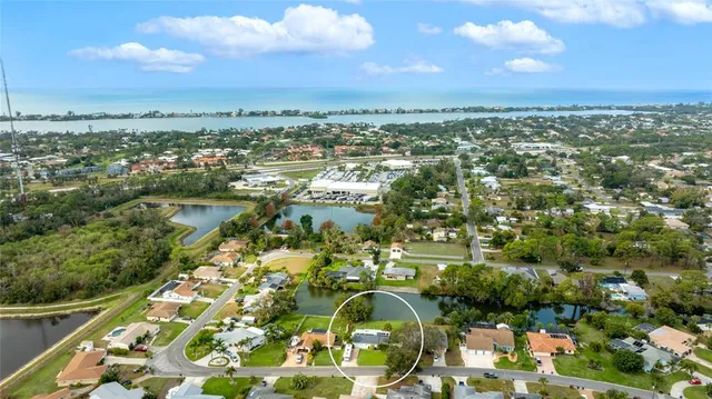 $375,000 | 2165 Lakewood Drive, Nokomis, FL 34275