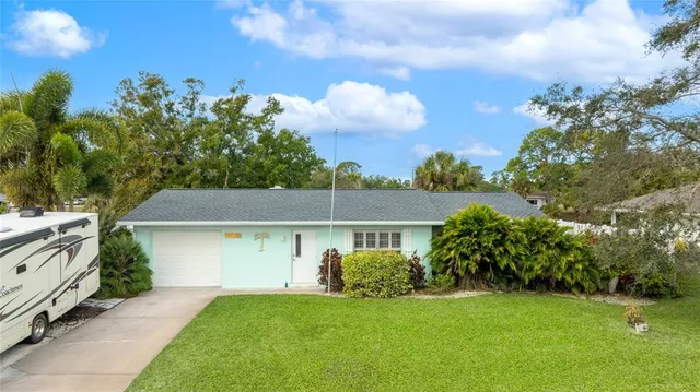 $375,000 | 2165 Lakewood Drive, Nokomis, FL 34275