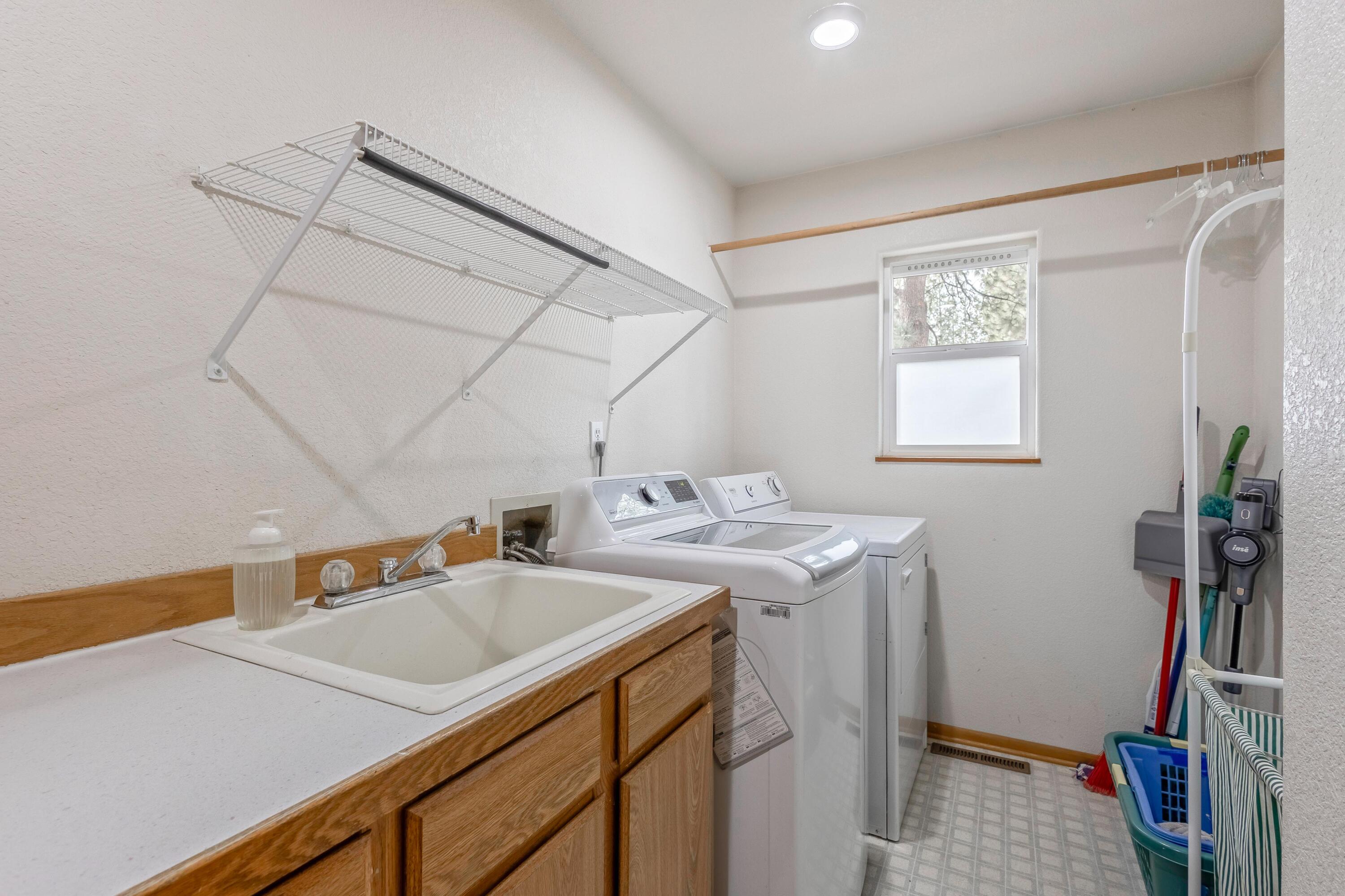 18900 Tuscarora Lane Bend, OR 97702 - Photo 13 of 20 a utility room with dryer and washer