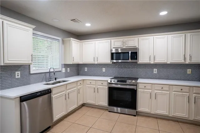 $390,000 | 3243 Newtons Crest Circle, Snellville, GA 30078