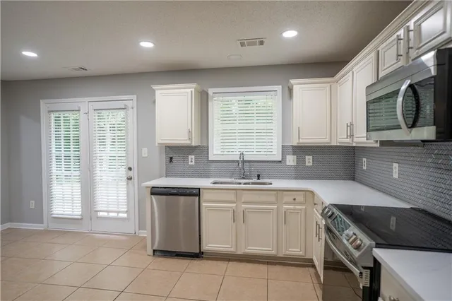 $390,000 | 3243 Newtons Crest Circle, Snellville, GA 30078