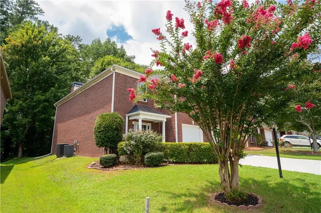 $390,000 | 3243 Newtons Crest Circle, Snellville, GA 30078