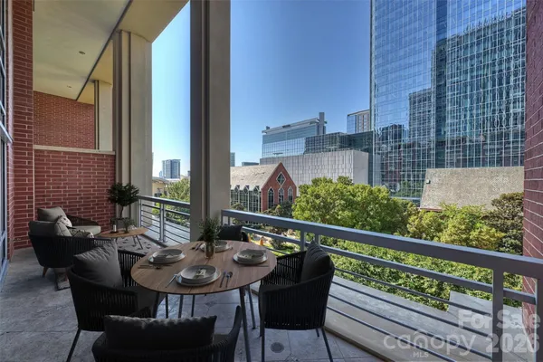 $2,050,000 | 435 South Tryon Street, Unit 301, Charlotte, NC 28202