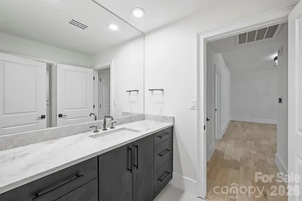 $2,050,000 | 435 South Tryon Street, Unit 301, Charlotte, NC 28202