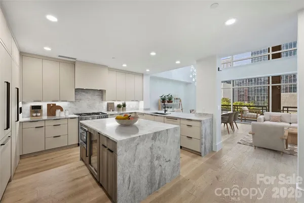 $2,050,000 | 435 South Tryon Street, Unit 301, Charlotte, NC 28202