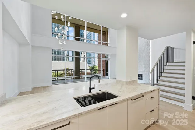 $2,275,000 | 435 South Tryon Street, Unit 301, Charlotte, NC 28202
