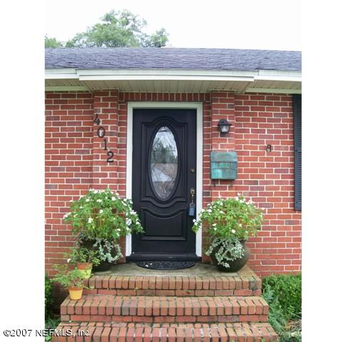 4012 Dover Road Jacksonville, FL 32207 - Photo 2 of 20 a front view of a house with garden