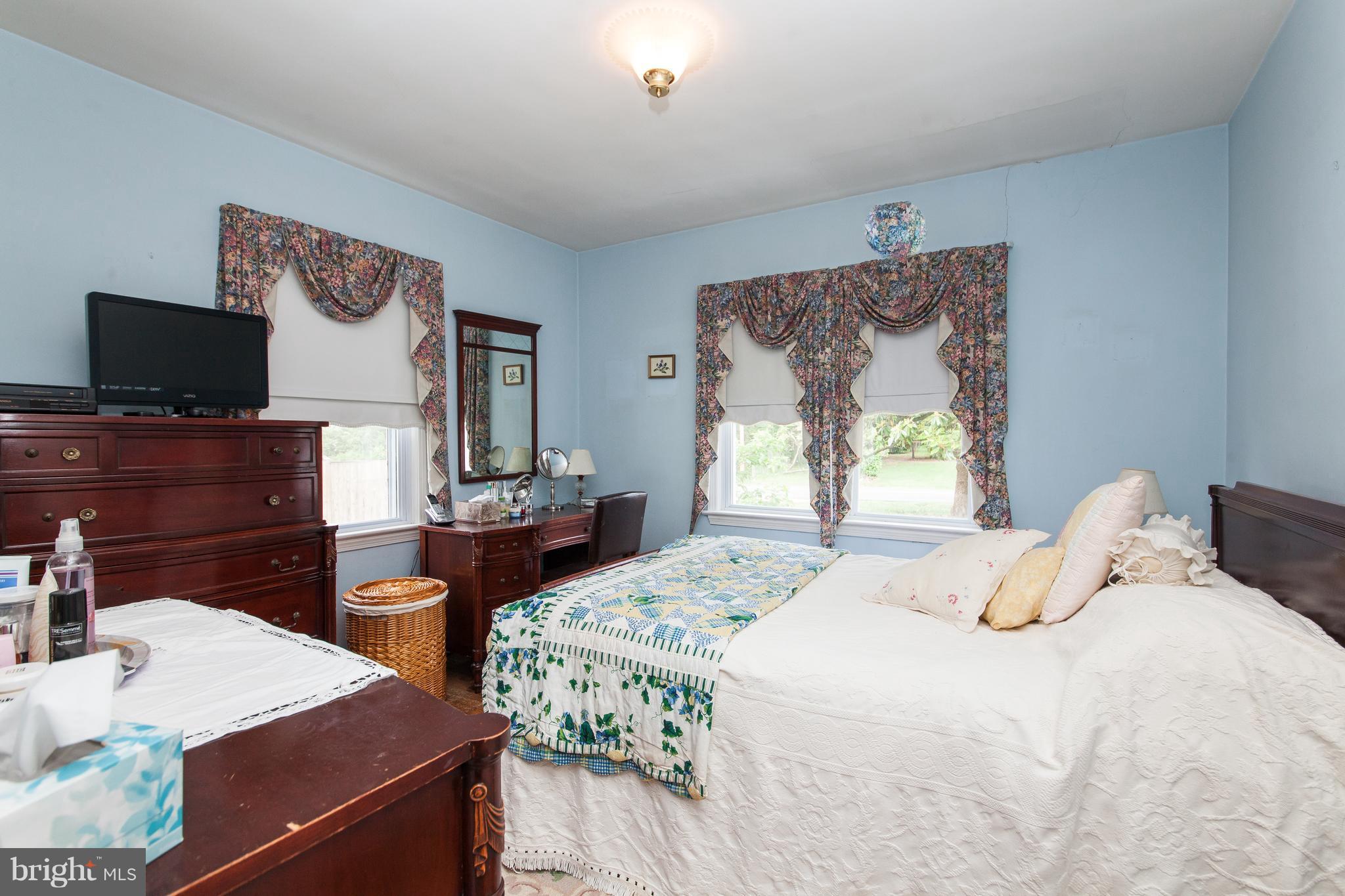 8504 Rolling Road Manassas, VA 20110 - Photo 15 of 30 Bedroom