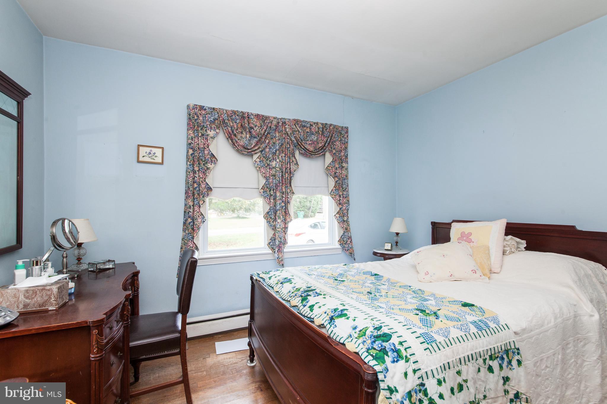 8504 Rolling Road Manassas, VA 20110 - Photo 16 of 30 Bedroom (Master)