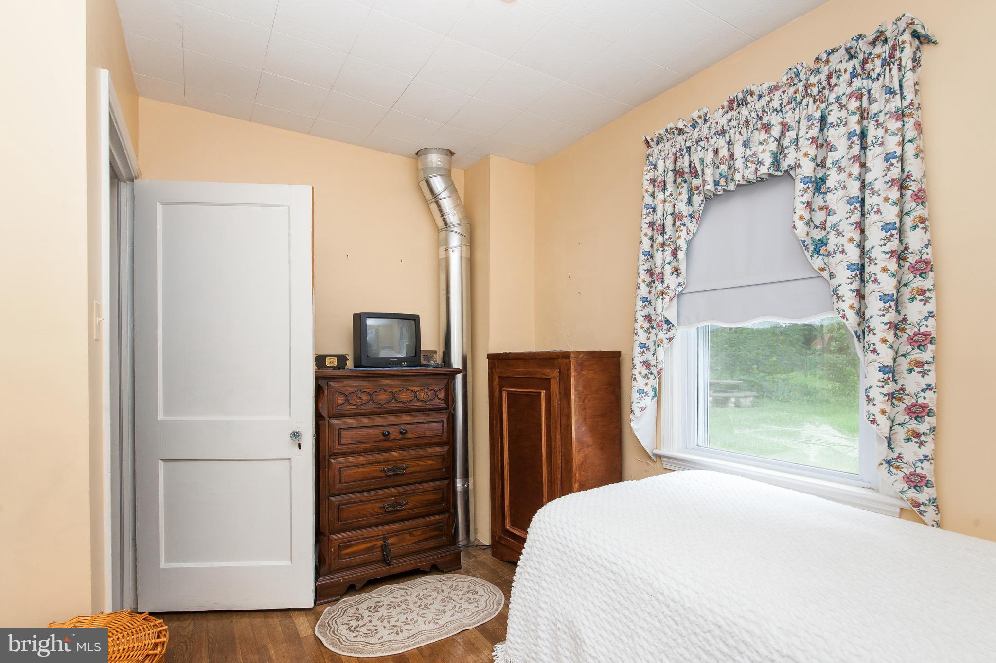 8504 Rolling Road Manassas, VA 20110 - Photo 20 of 30 Bedroom