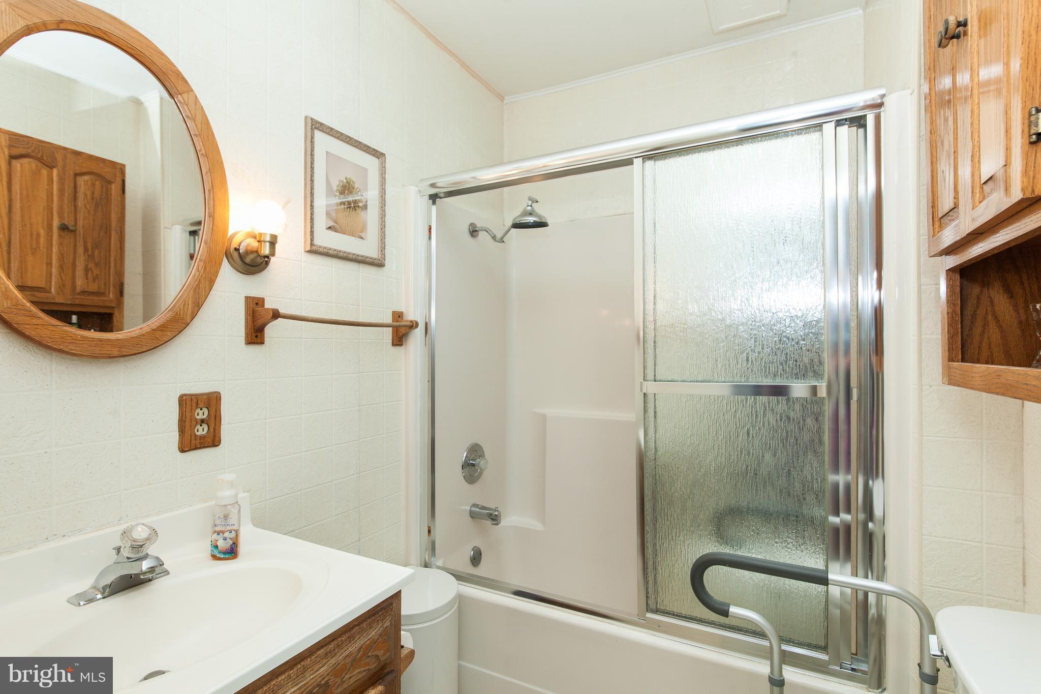8504 Rolling Road Manassas, VA 20110 - Photo 21 of 30 Bath