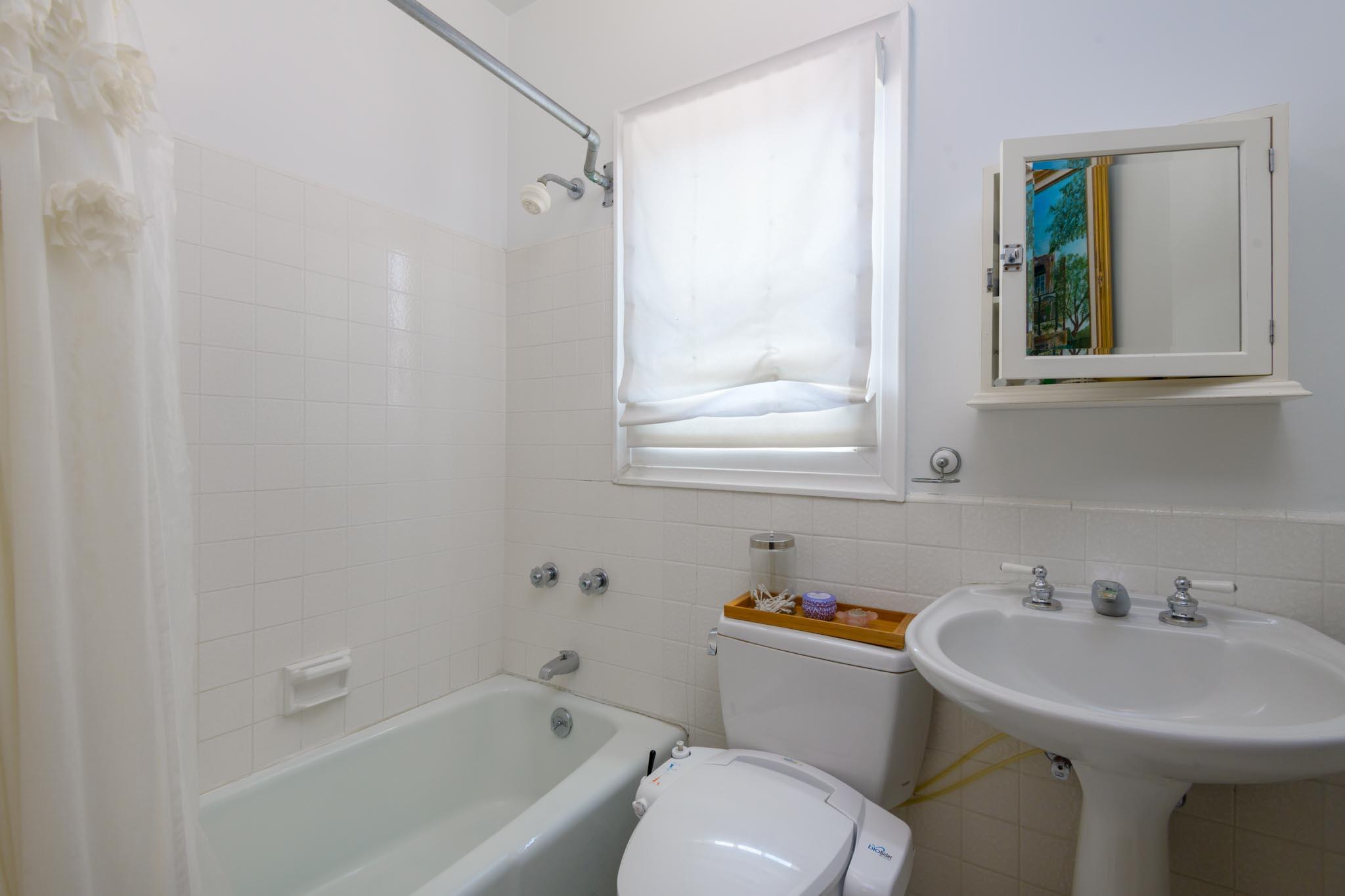 1833 Santa Barbara Street Santa Barbara, CA 93101 - Photo 19 of 35 Bathroom #3