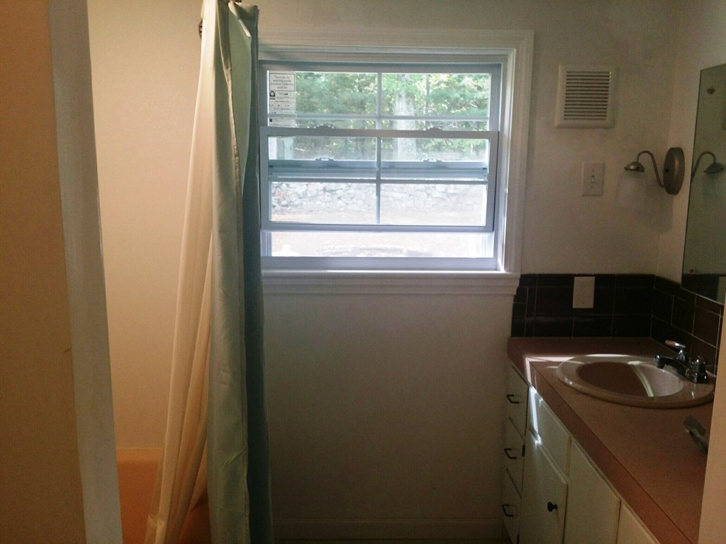 28 Kibbe Road East Longmeadow, MA 01028 - Photo 13 of 16