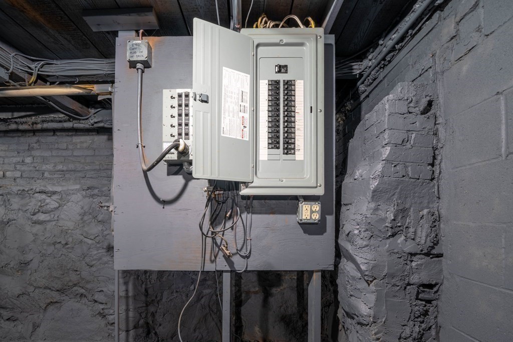 81 West Main Street Merrimac, MA 01860 - Photo 26 of 28 a picture of door of a house