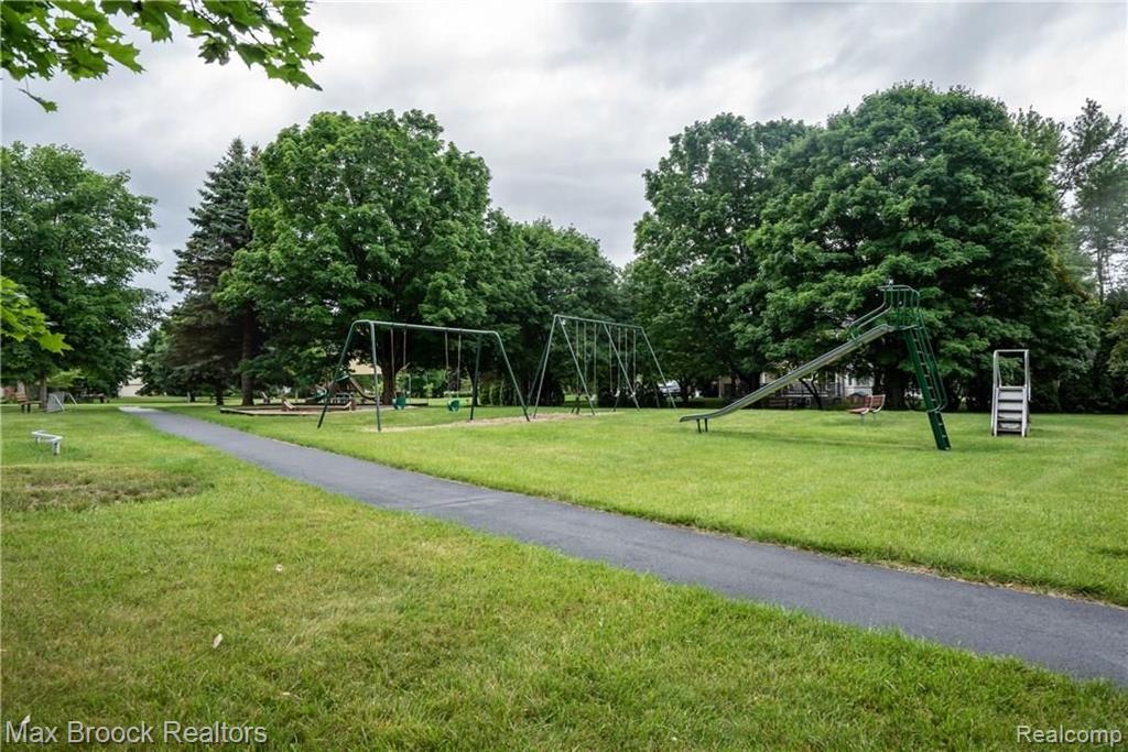 36186 Fredericksburg Road Farmington Hills, MI 48331 - Photo 36 of 38