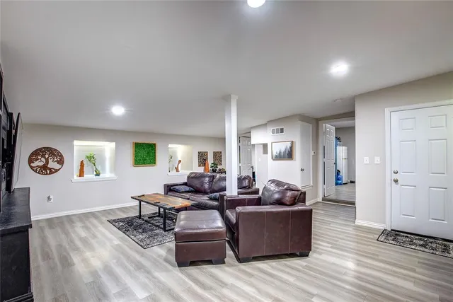 $298,990 | 1101 Redoak Drive, West Tawakoni, TX 75474