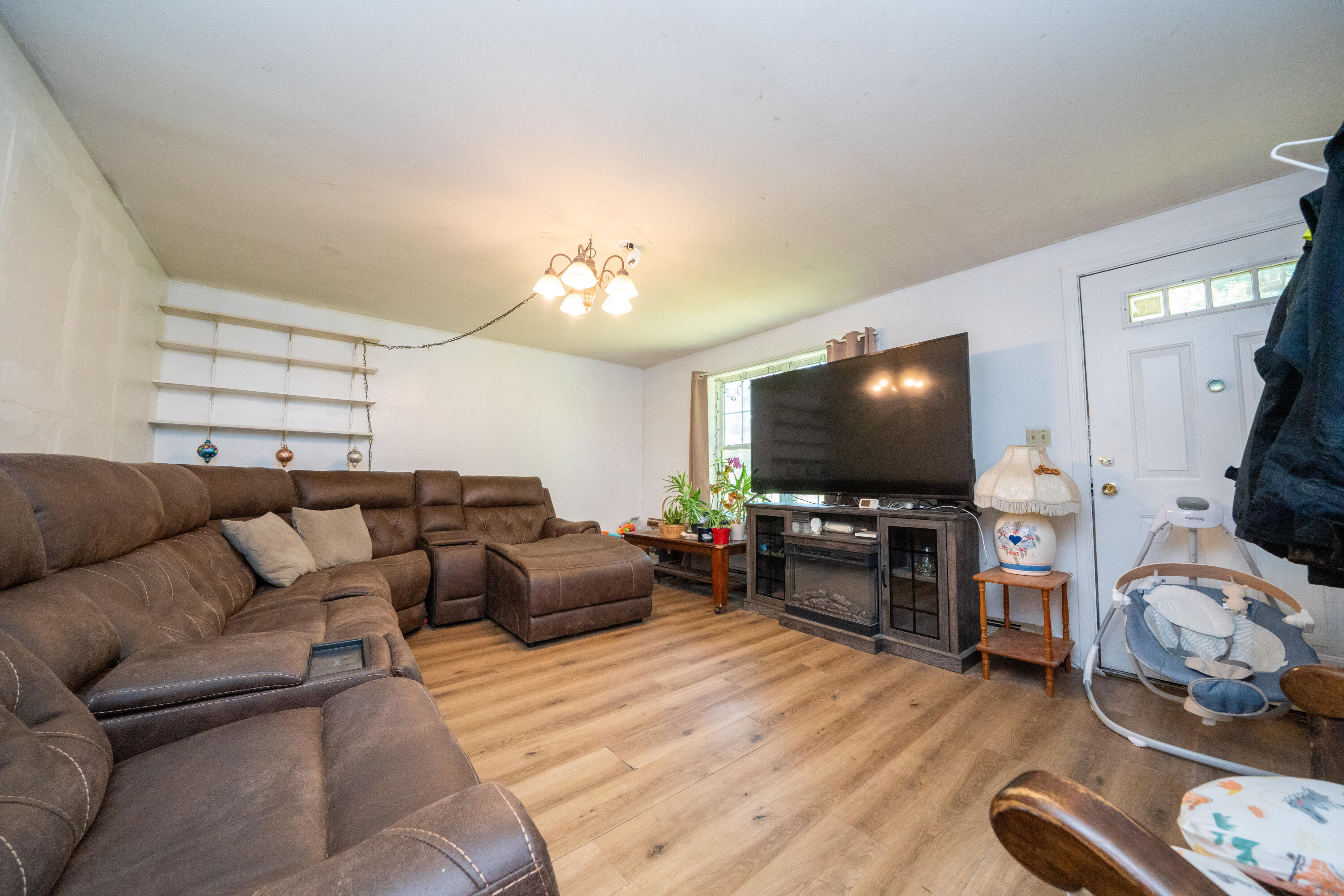 642 Stream Road Winterport, ME 04496 - Photo 6 of 19 DSC01679