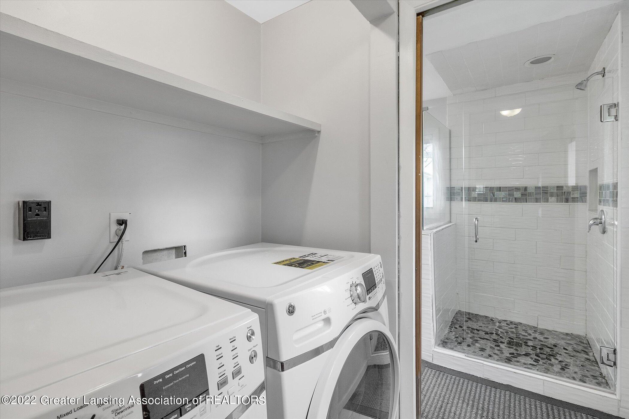 3400 Tecumseh River Road Lansing, MI 48906 - Photo 23 of 37 Laundry room
