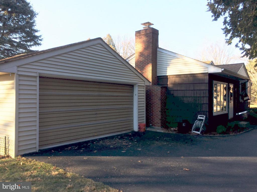 1530 Zarker Road Lancaster, PA 17601 - Photo 2 of 20