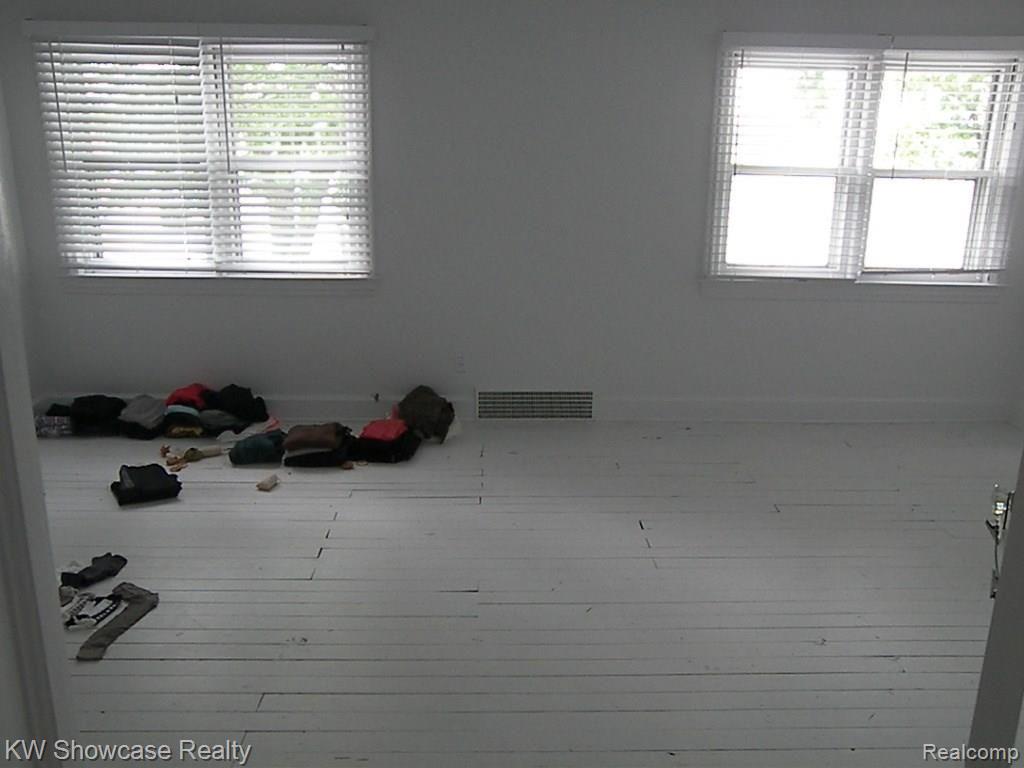 6800 Hatchery Road Waterford, MI 48327 - Photo 31 of 39 100_8459.jpg