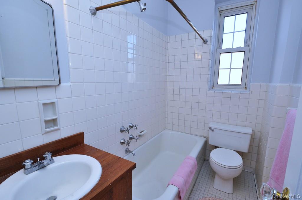 949 Palmer Road, Unit 6H Bronxville, NY 10708 - Photo 34 of 48 a bathroom with a sink a toilet and mirror