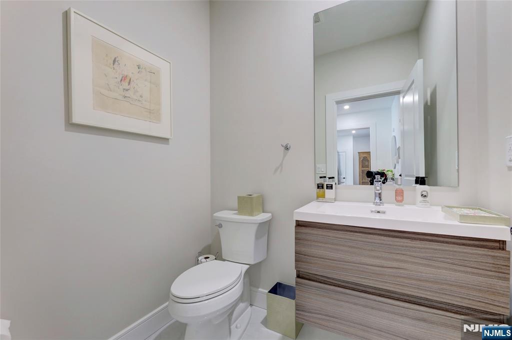 63 Sunset Lane Tenafly, NJ 07670 - Photo 10 of 20 a bathroom with a sink toilet and a mirror
