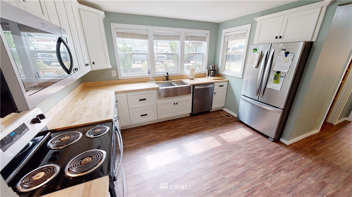 9530 Sidney Road Southwest Port Orchard, WA 98367 - Photo 11 of 40 Gallery Image 11