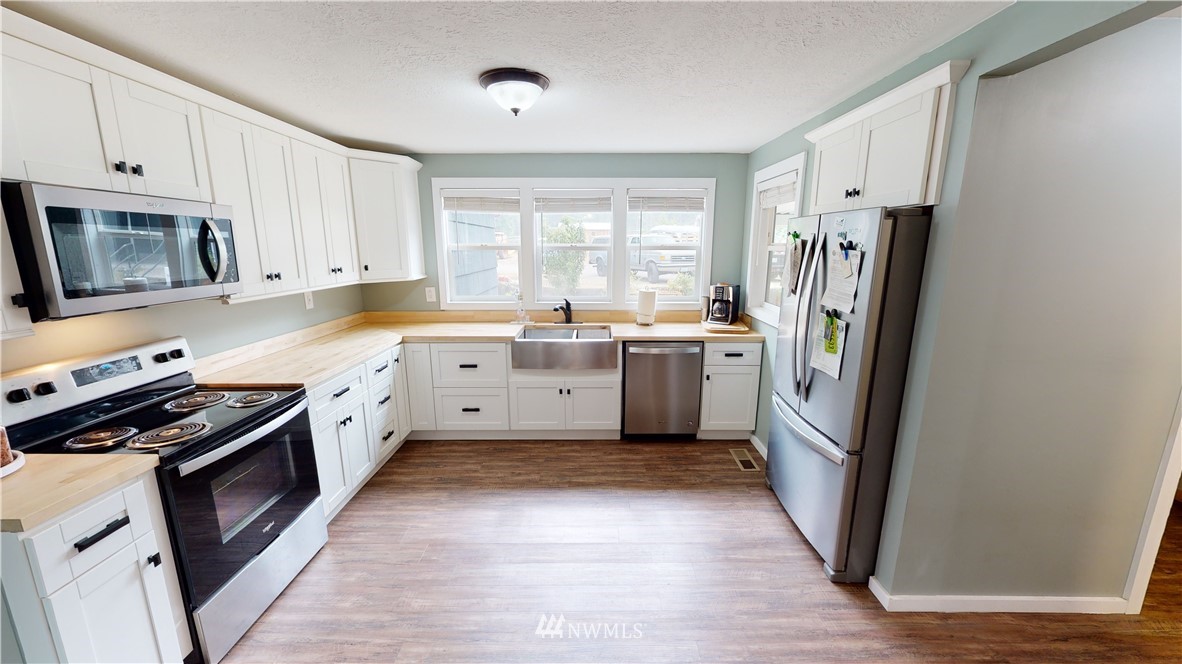 9530 Sidney Road Southwest Port Orchard, WA 98367 - Photo 9 of 40 Gallery Image 9
