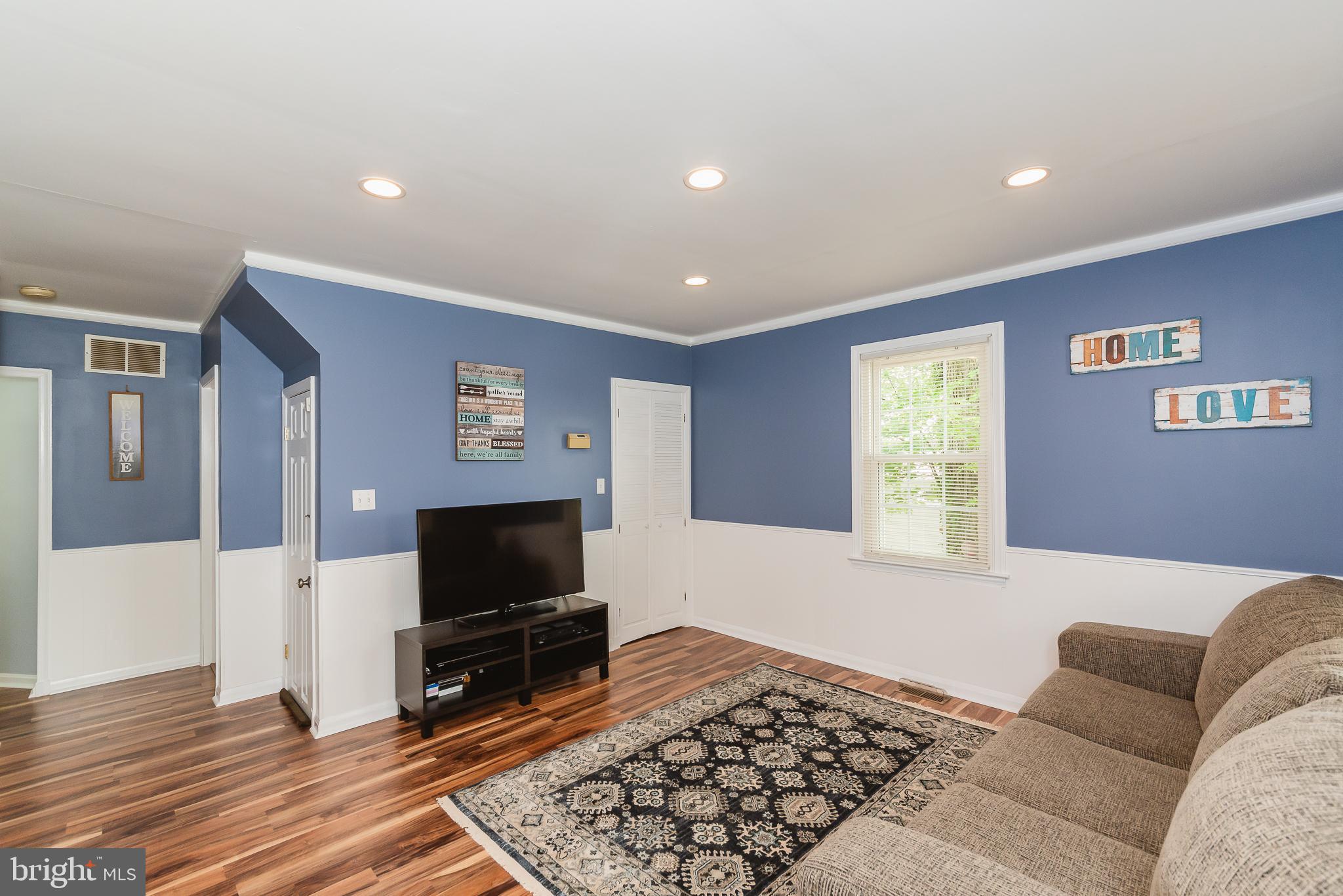 8703 Littlewood Road Baltimore, MD 21234 - Photo 10 of 45 Living Room