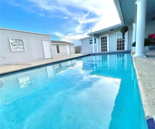 a view of a house with a backyard