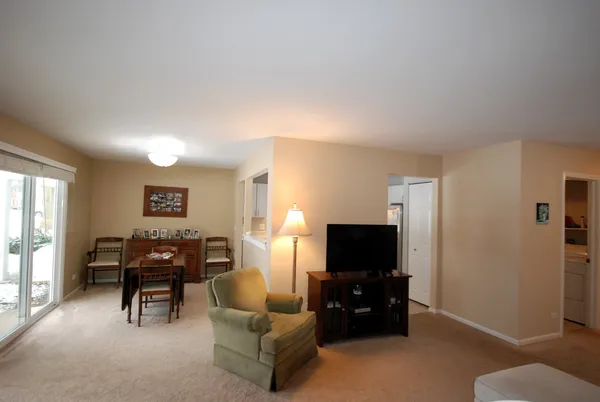 $365,000 | 662 Regent Lane, Unit D, Prospect Heights, IL 60070