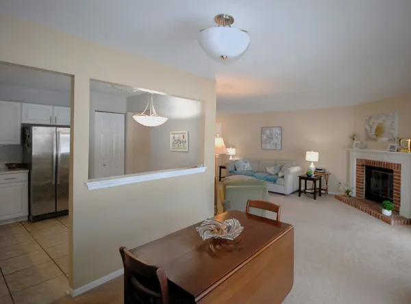 $365,000 | 662 Regent Lane, Unit D, Prospect Heights, IL 60070