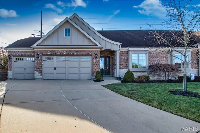 $600,000 | 989 Hanna Bend Court, Manchester, MO 63021