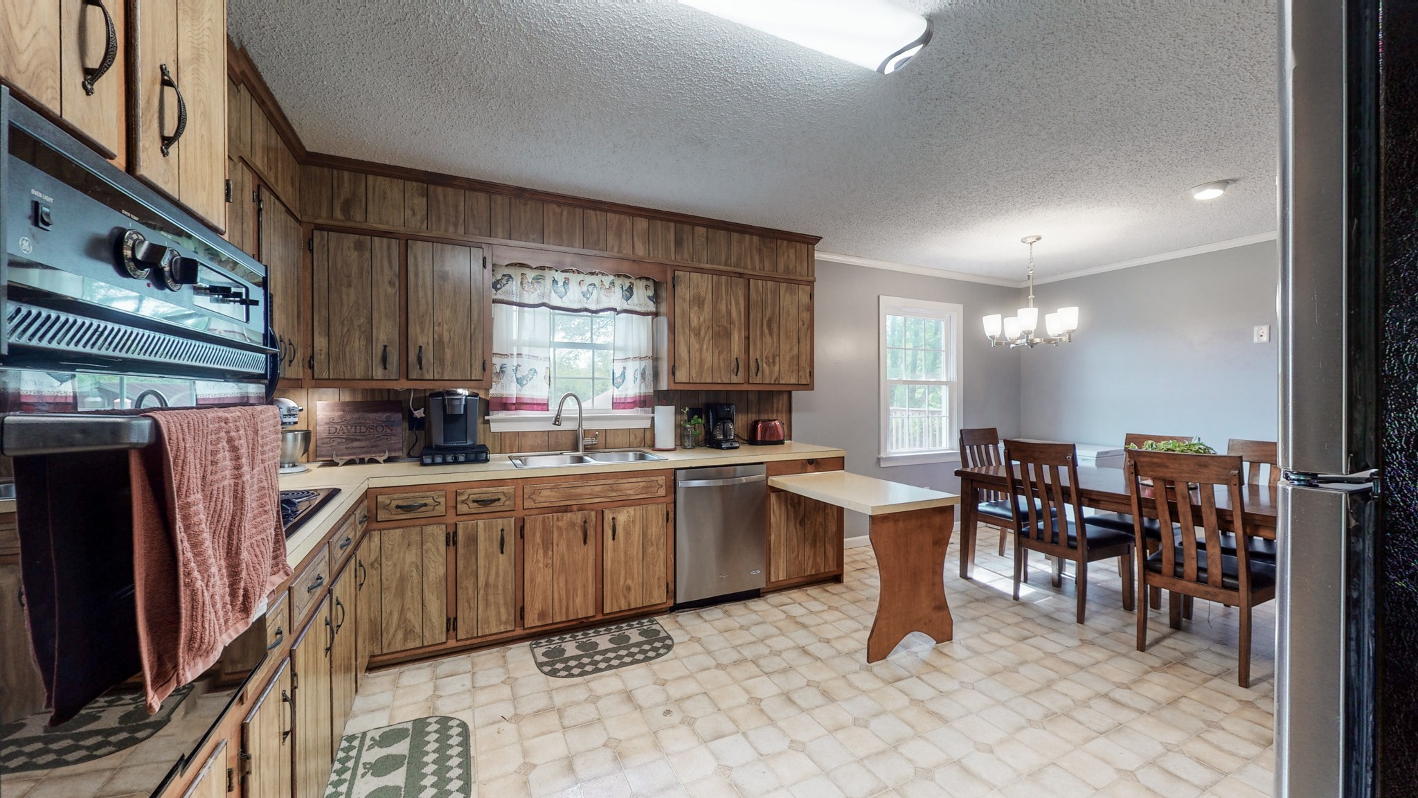 280 Lindsley Road Lebanon, TN 37090 - Photo 17 of 41 a kitchen with lots of counter top space and dining table