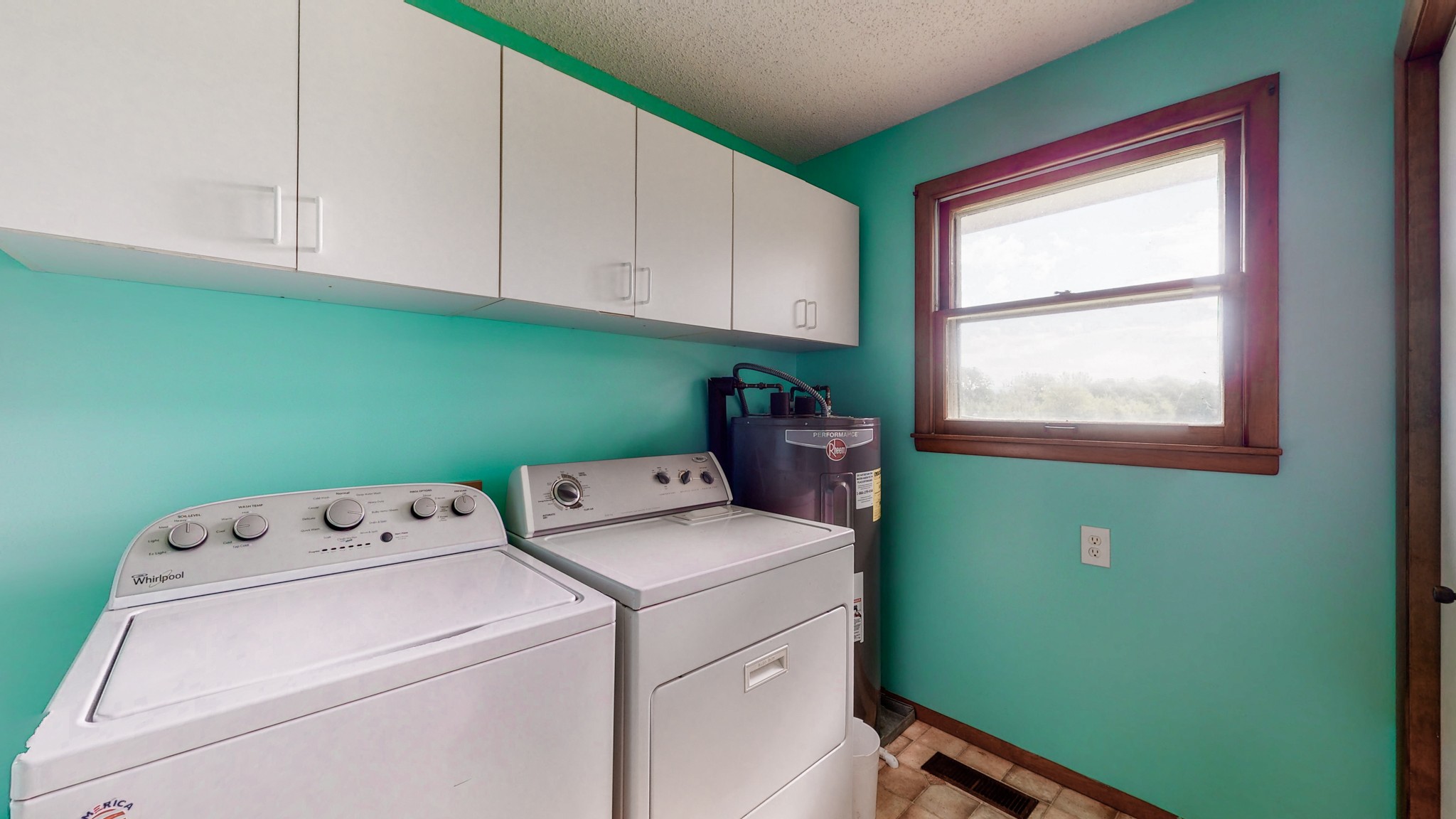 280 Lindsley Road Lebanon, TN 37090 - Photo 25 of 41 a utility room with dryer and washer