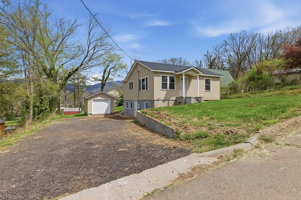 39 Justus Street Andrews, NC 28901 - Photo 2 of 40 Main View
