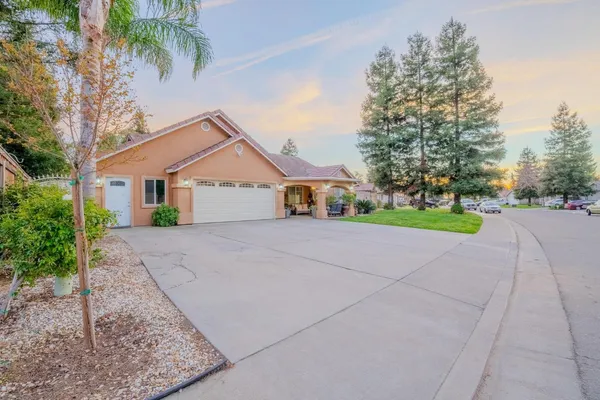 $395,000 | 3931 East Elowin Avenue, Visalia, CA 93292