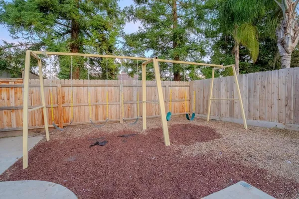 $395,000 | 3931 East Elowin Avenue, Visalia, CA 93292