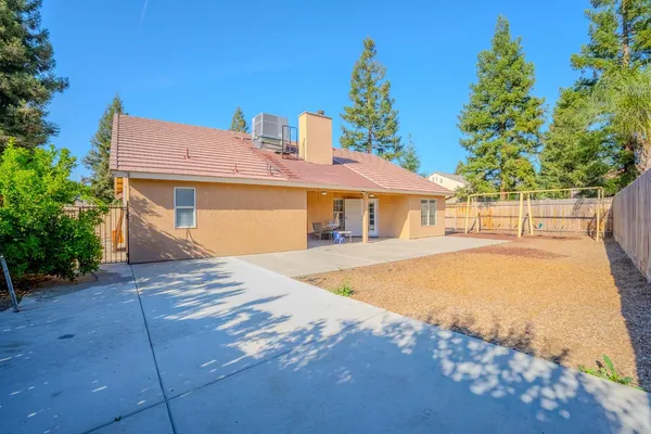 $395,000 | 3931 East Elowin Avenue, Visalia, CA 93292