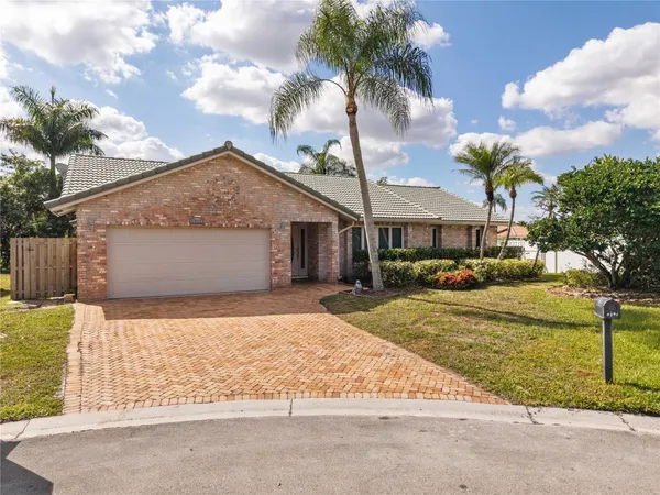 $685,000 | 5302 Northwest 64th Way, Coral Springs, FL 33067