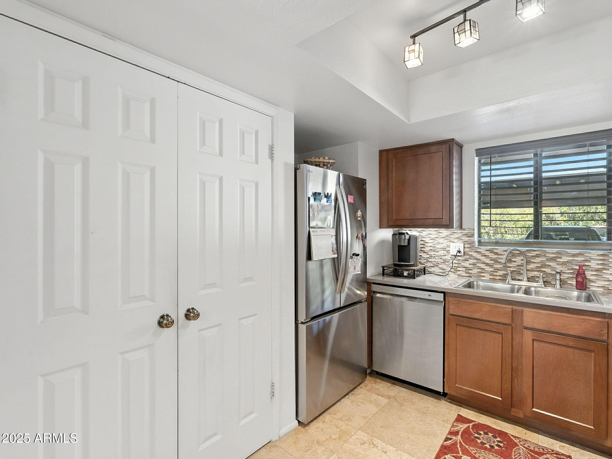 709 South Power Road, Unit 108 Mesa, AZ 85206 - Photo 3 of 36 Updated Kitchen