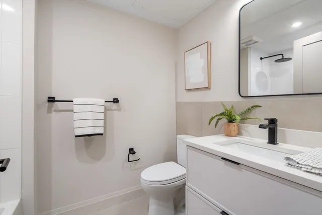 $879,000 | 100 Lincoln Street, Unit 507, Boston, MA 02135