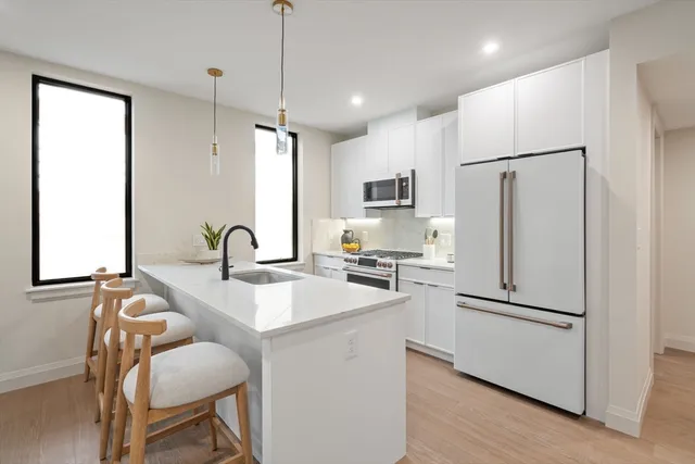 $879,000 | 100 Lincoln Street, Unit 507, Boston, MA 02135
